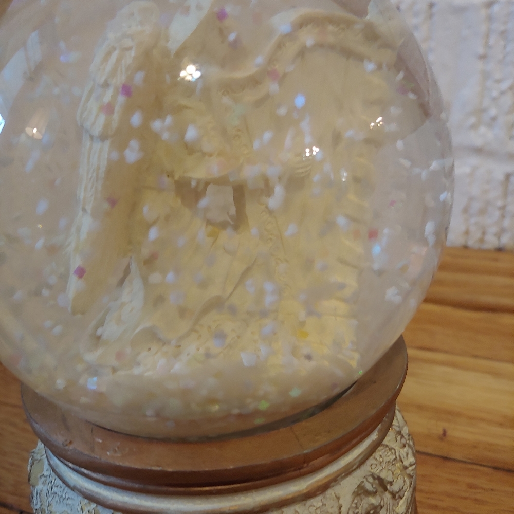 Angel water globe music box - Picture 10 of 10